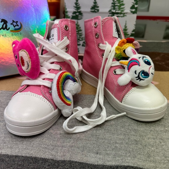 Description:
Adorable pink high-top sneakers brand new! - Picture 2 of 4